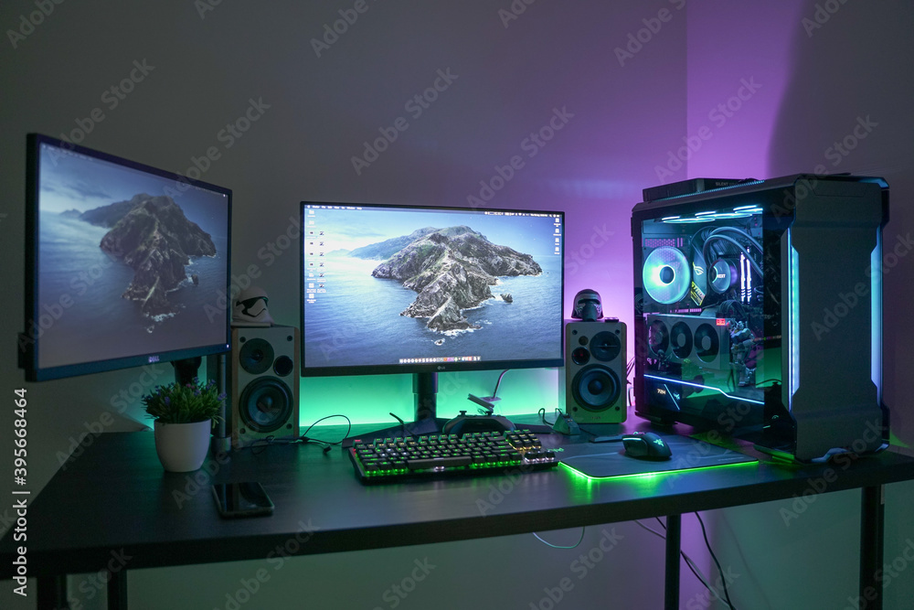 KL, MALAYSIA - August 28th, 2020 : A HTPC(Hackintosh PC) & Gaming PC rig  with liquid cooling setup and full RGB light inside Stock 写真 | Adobe Stock