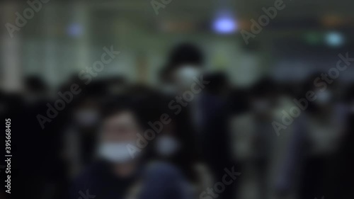 Wallpaper Mural 東京　通勤　コロナ感染拡大　第3波到来　2020年11月　新宿駅前 Torontodigital.ca