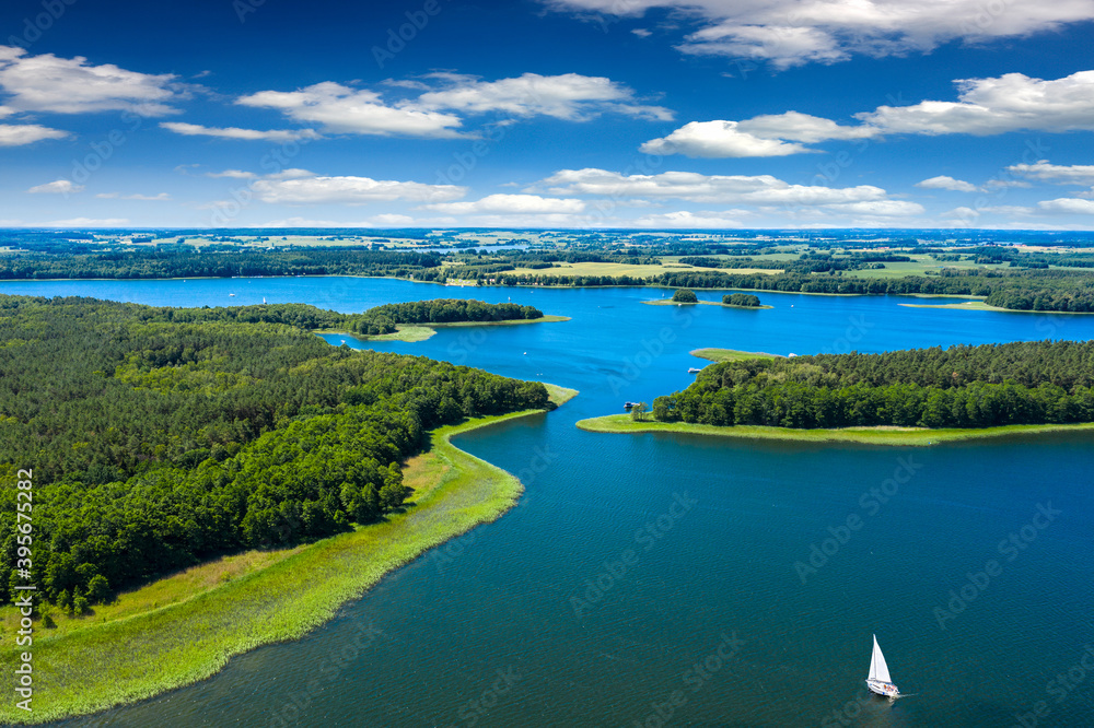 Mazury-kraina tysiąca jezior  w północno-wschodniej Polsce - obrazy, fototapety, plakaty 