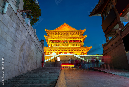 Xi'an Drum Tower is a famous ancient architectural landmark.