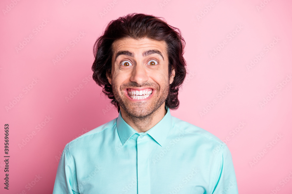 Obraz premium Photo of young handsome arabian bristle man cheerful positive smile good mood isolated over pink color background