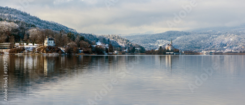Winter am Wörthersee, Kärnten, Österreich - Seelandschaft mit Blick auf Maria Wörth