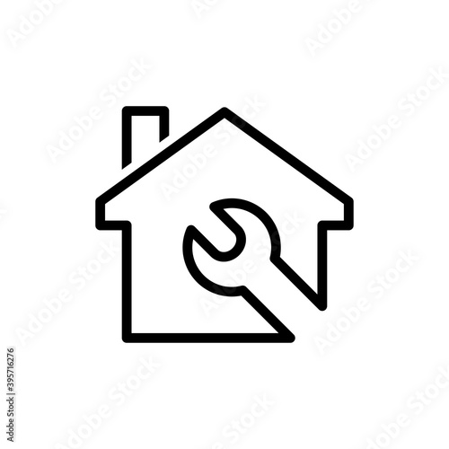 Logotipo con herramienta llave en contorno de casa con lineas en color negro