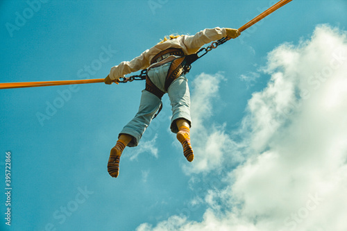 Tableau sur toile Girl bungee jumping