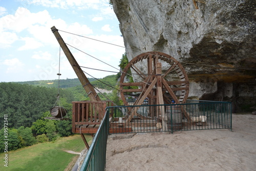 Fotografie Site troglodyte unique au monde, La Roque Saint Christophe en Dordogne