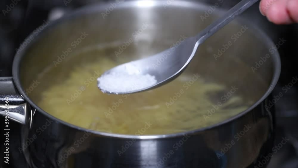 boiling spaghetti in water boiling spaghetti in water