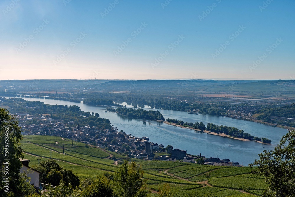 Blick auf den Rhein bei Rüdesheim in Hessen, Deutschland 