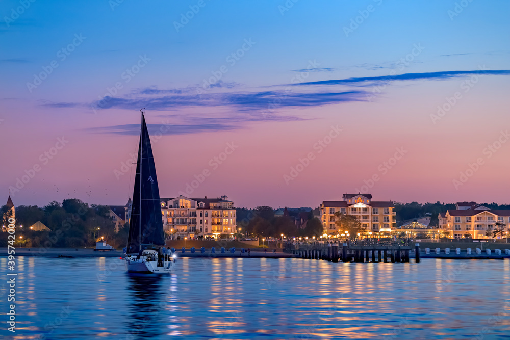 Segelboot bei Nacht vor Kühlungsborn Segelboot bei Nacht vor Kühlungsborn
