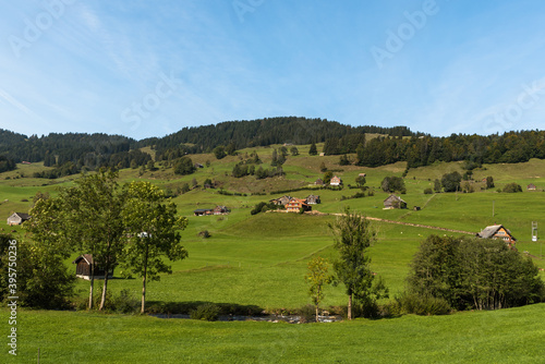 Landschaft im Toggenburg mit Almen und Bauernhöfen, Kanton St. Gallen, Schweiz