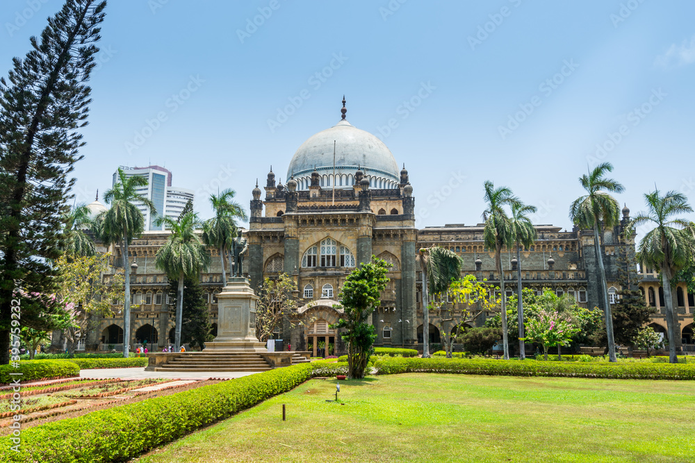 Fototapeta premium Main building of Chhatrapati Shivaji Maharaj Vastu Sangrahalaya, formerly The Prince of Wales Museum, the main museum in Mumbai, Maharashtra, India.