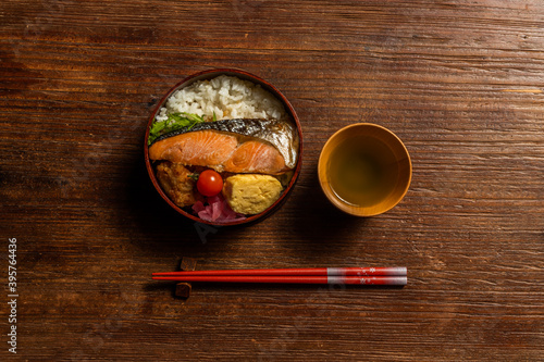 典型的な和食 Japanese style famous lunch box (bento)