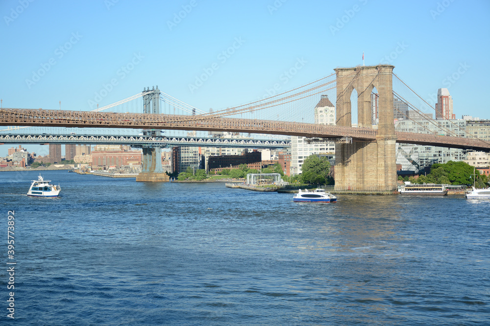 Obraz premium New York, NY, USA - JUNE 2, 2019: View to Brooklyn Bridge from Pier 15