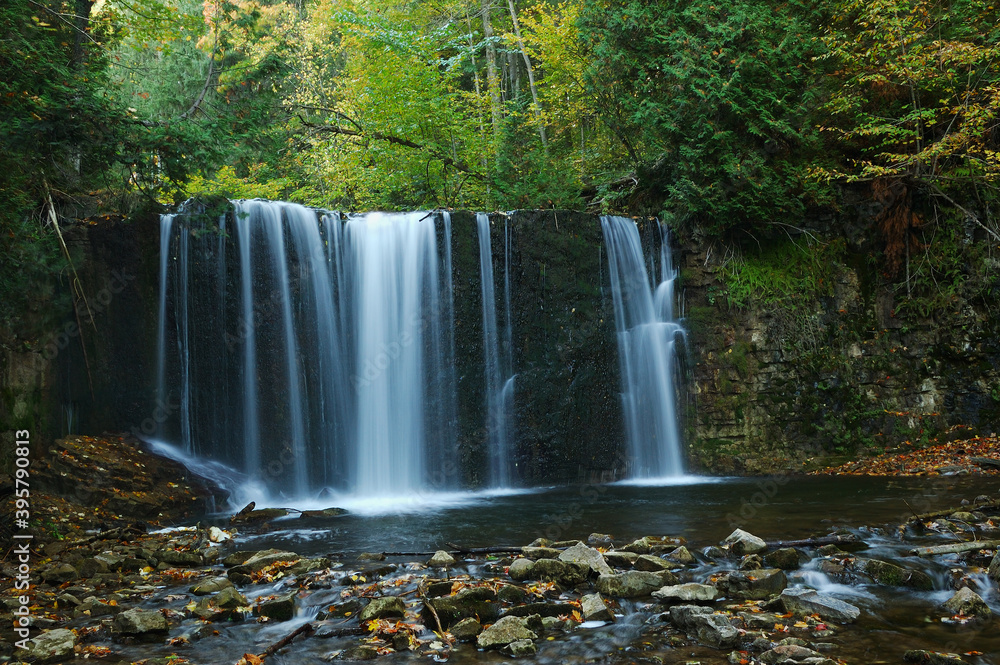 Fototapeta premium Hoggs Falls on the Boyne River in the Fall