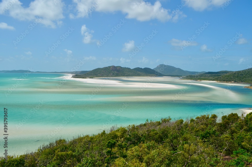The picturesque white sand Whitehaven beach with calm turquoise waters. Whitsunday Islands. Queensland, Australia.
