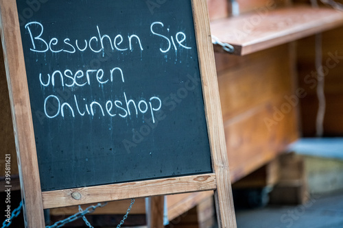 blackboard Besuchen Sie unseren Onlineshop photo