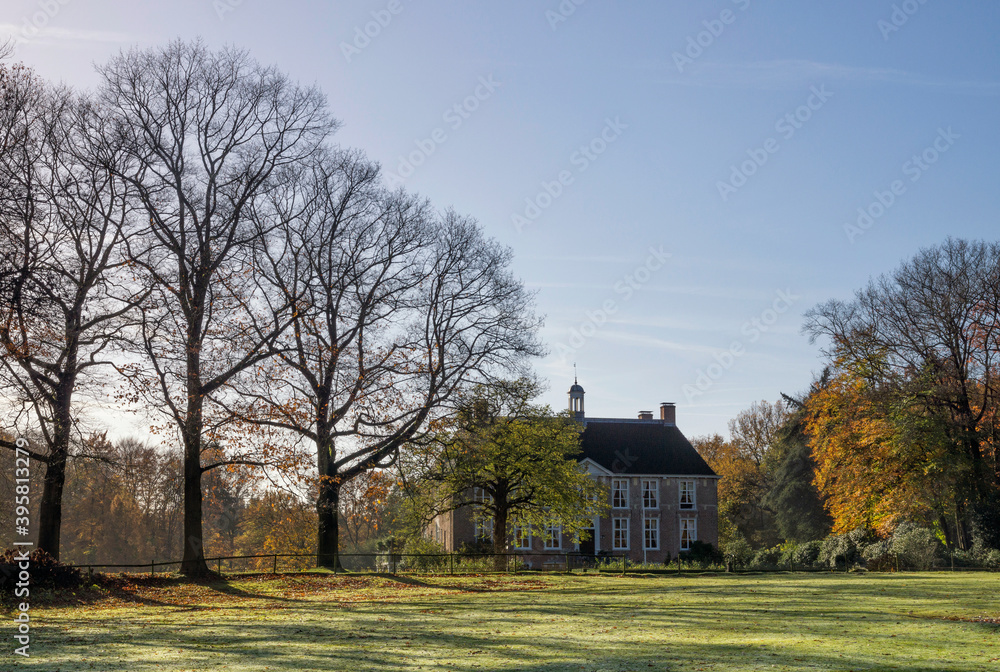 Obraz premium Autumn view on a manor house