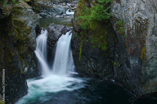 Fototapeta Naklejka Na Ścianę i Meble -  Englishman river Falls Vancouver Island