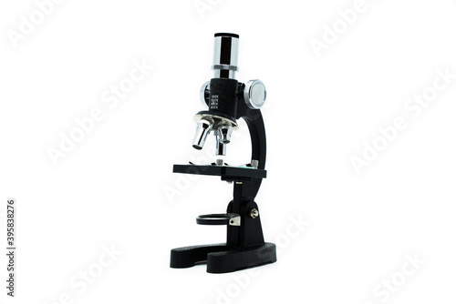 microscopio vintage su sfondo bianco