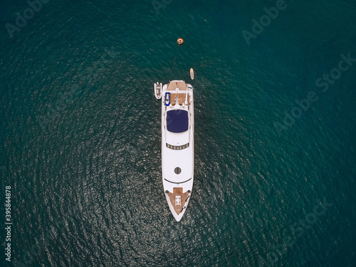 Top view of the luxurious yacht in the vast blue sea  lifestyle concept. © Semachkovsky 