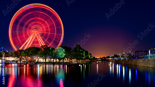 FERRIS WHEEL AT NIGHT