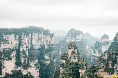 the magnificent landscape of Zhang Jia Jie © Hebert