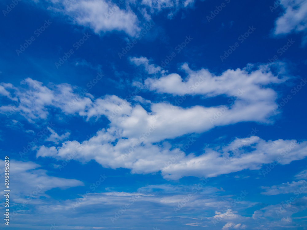 Obraz premium Blue sky background with clouds