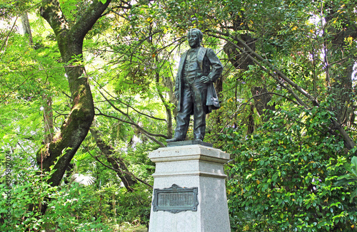 飛鳥山公園にある渋沢栄一の銅像 photo