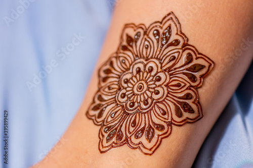 Beautiful mehndi draw on leg