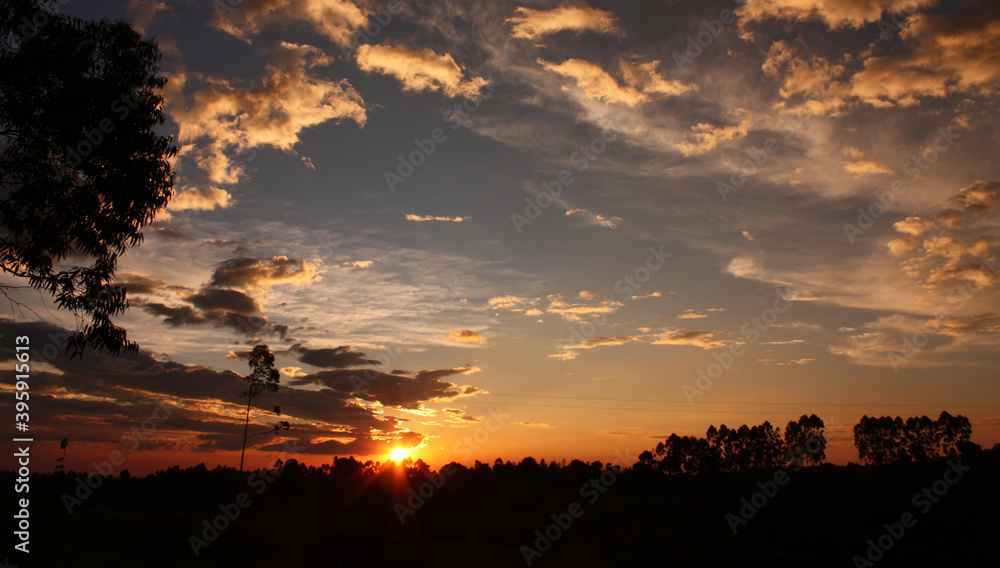 Obraz premium Sunset in the middle of the Colombian tropics. The Sierra Nevada de Santa Marta (Snowy Mountain Range of Saint Martha).