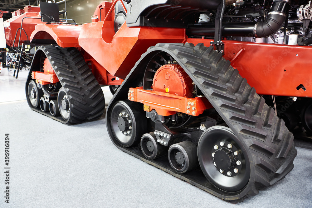 Replaceable continuous track drive for harvester Replaceable continuous track drive for harvester