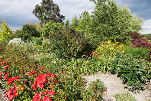 Rosen im Staudengarten im Botanischen Garten als blühender Traumgarten: Parkanlage und Paradiesgarten