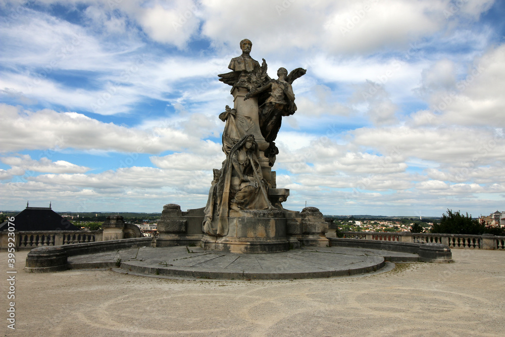 Angoulême -  Statue Carnot