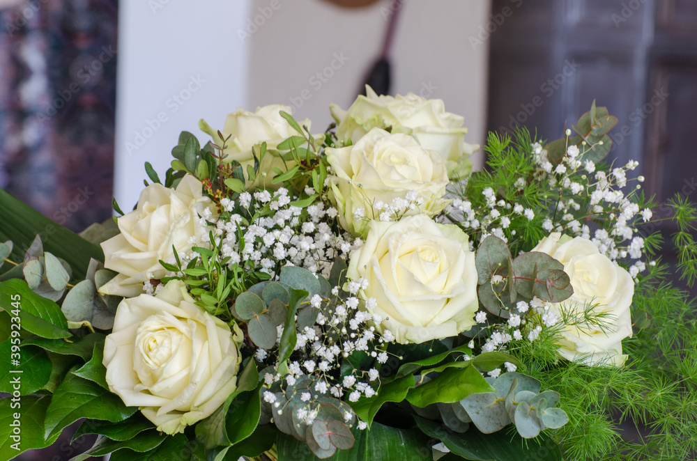 weißer Rosenstrauß weißer Rosenstrauß