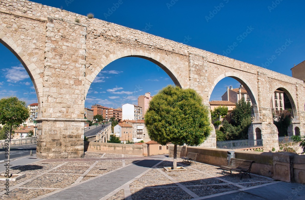 Obraz premium View of the medieval aqueduct of Los Arcos in Teruel. 16th century
