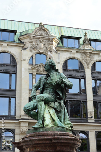 denkmal gotthold ephraim lessing in hamburg, deutschland photo