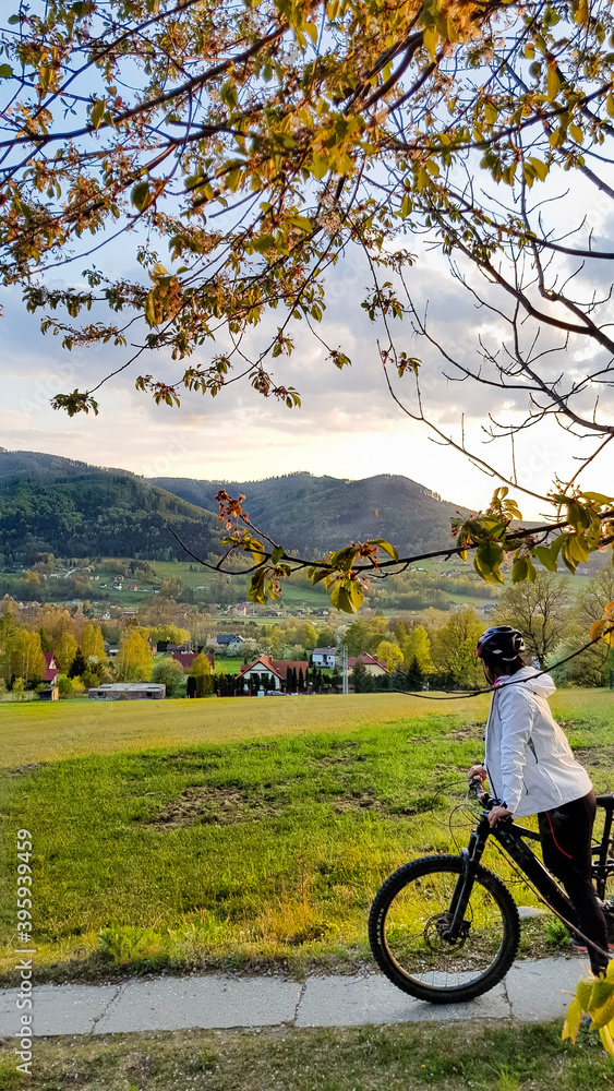 Obraz premium person riding a bike