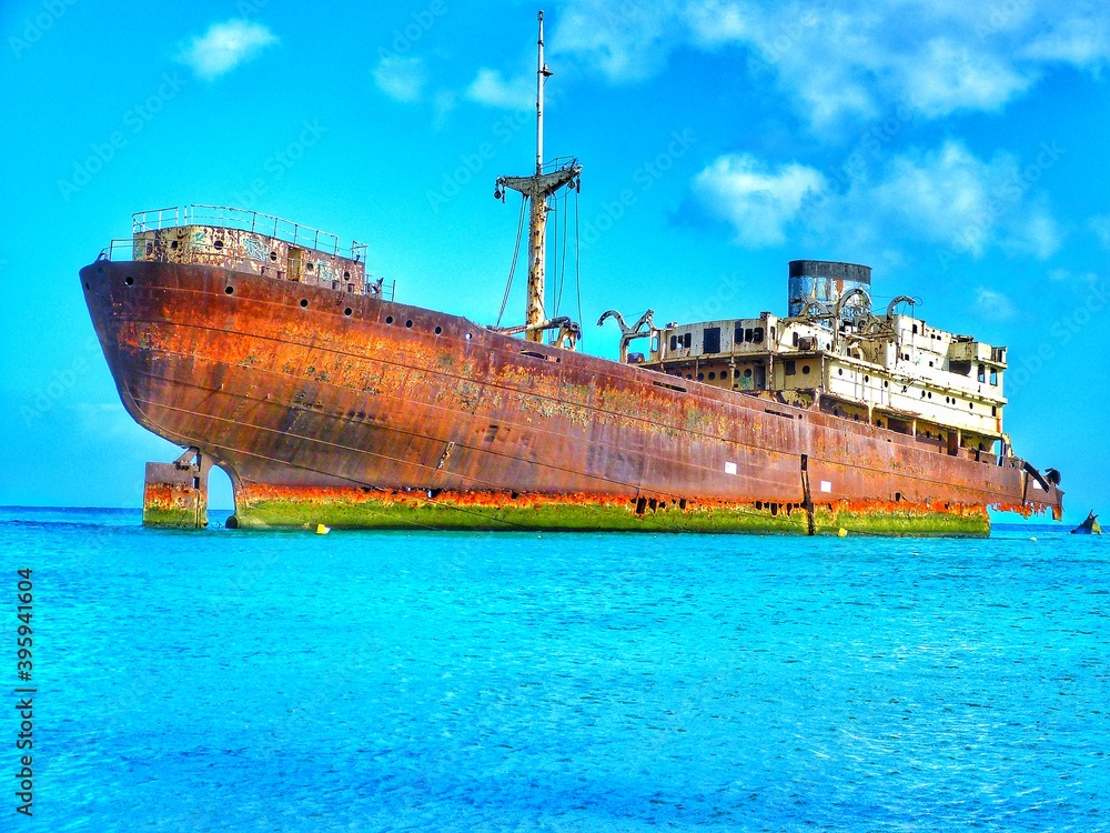 Fototapeta premium old ship in the sea