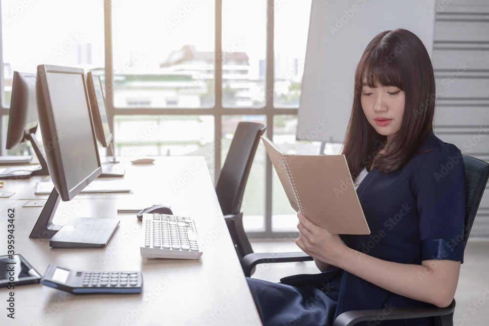 Beautiful staff are happy at the office desk. Beautiful staff are happy at the office desk.