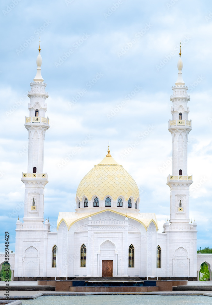 Fototapeta premium mosque in the morning. White mosque in Bulgari. Big, beautiful mosque. Muslim mosque.