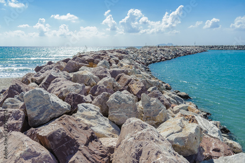 Fototapete Stone embankment in the harbor of the sea