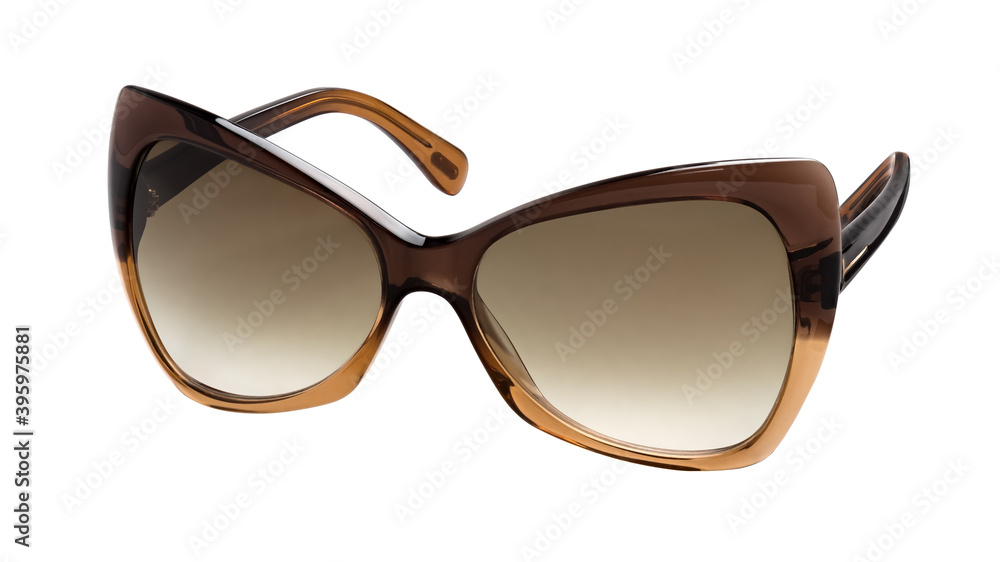Elegant sunglasses for women with translucent brown plastic frames and gradient lenses. View half a turn. Elegant sunglasses for women with translucent brown plastic frames and gradient lenses. View half a turn.