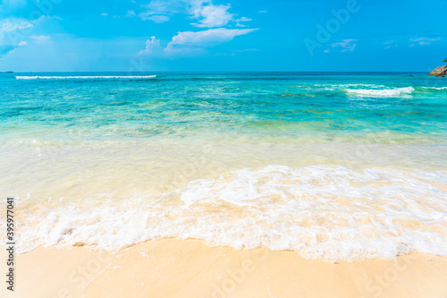 Fototapeta Naklejka Na Ścianę i Meble -  Beautiful tropical empty beach sea ocean with white cloud on blue sky