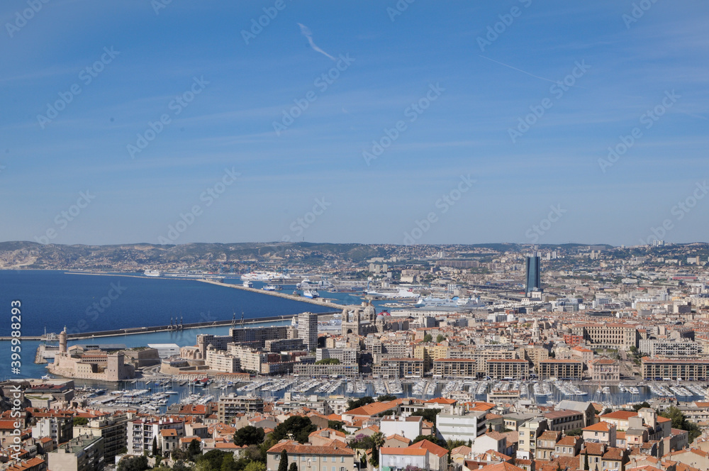 Vue panoramique de Marseille prise de Notre Dame de la Garde 