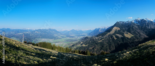 Fototapeta Naklejka Na Ścianę i Meble -  Panorama Blick ins Walgau