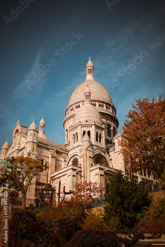 Fotografie Sacre Coeur in Autumn