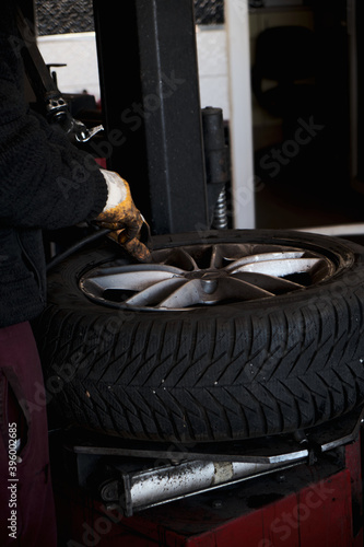 mechanic changing car tire