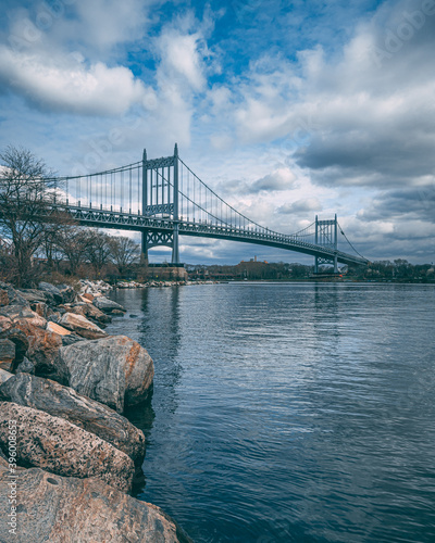 Cuadro en lienzo The Robert F Kennedy Bridge from Randalls Island, in New York City