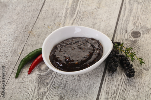 Black pepper sauce for meat