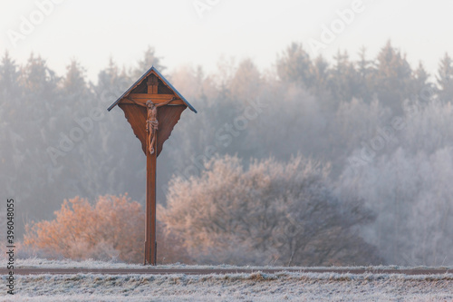 Kreuz am Straßenrand