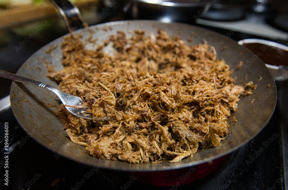 Pulled Pork Beef für Burger anbraten Pulled Pork Beef für Burger anbraten